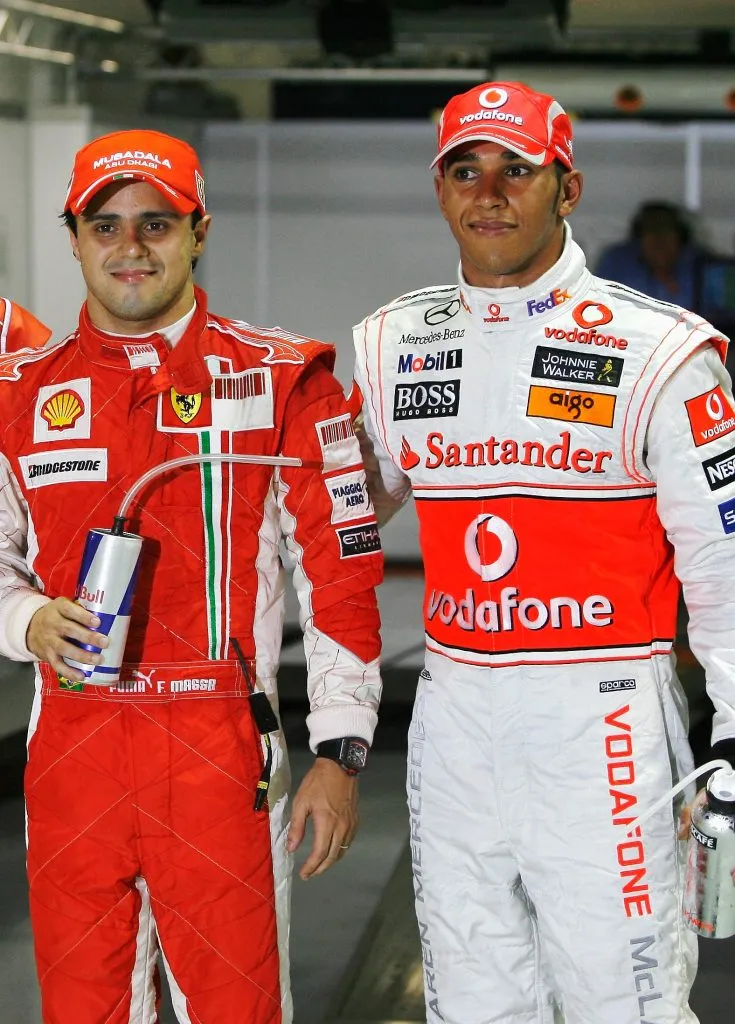 Felipe Massa y Lewis Hamilton tras la calificar para la Fórmula 1 de Singapur 2008 (Getty Images).