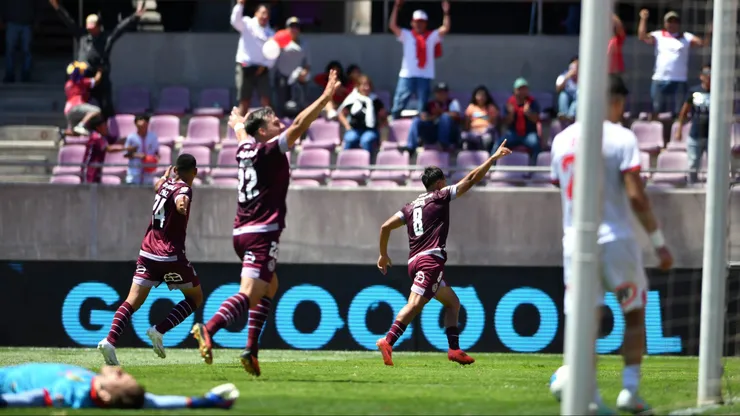 Deportes La Serena celebró ante Unión Española.