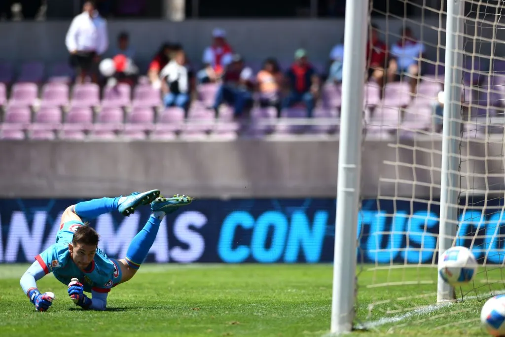 No solo ofensivamente está sufriendo Unión Española, ya que en lo que va de torneo ya ha recibido ocho goles en tres partidos. | Foto: Photosport.