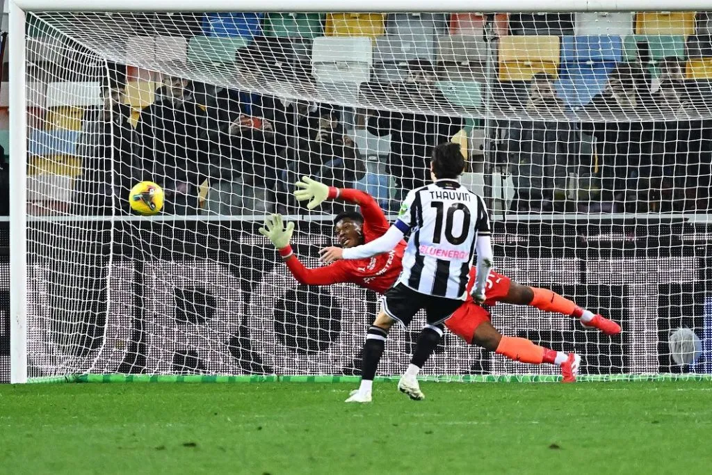 Florian Thauvin le dio el triunfo a un Udinese que no contó con Alexis Sánchez y Damián Pizarro. Foto: Udinese.