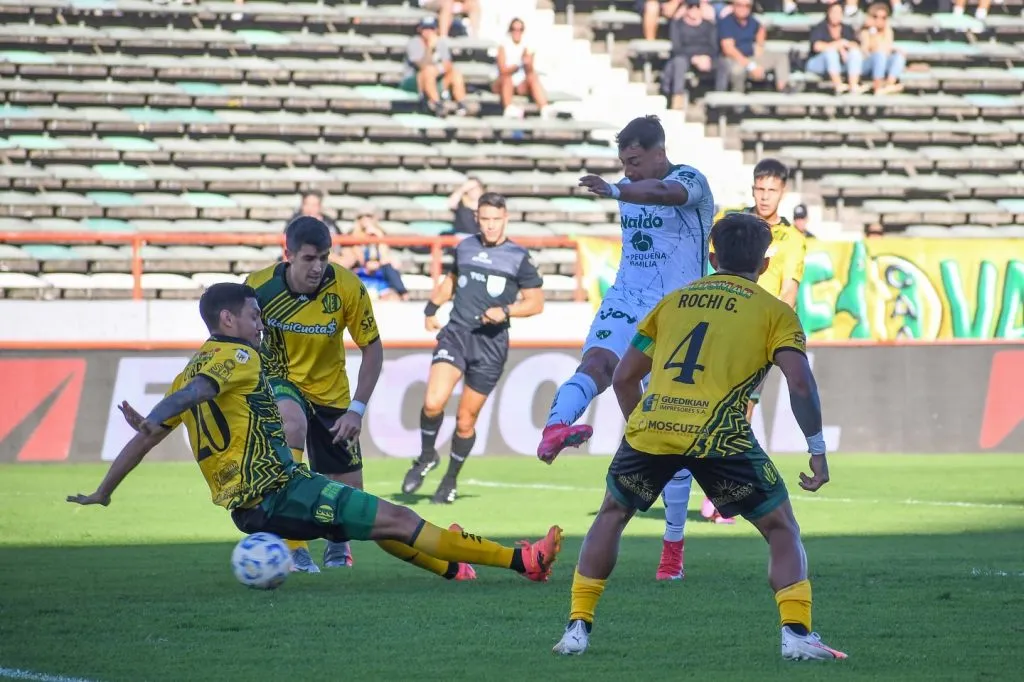 Iván Morales anotó uno de los goles del empate de Sarmiento. Foto: Sarmiento.