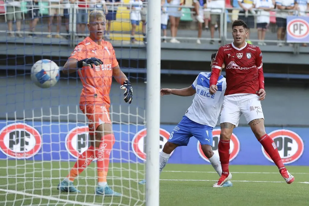 El gol anulado a Steffan Pino marcó el duelo de la UC ante Iquique. Foto: Felipe Zanca/Photosport