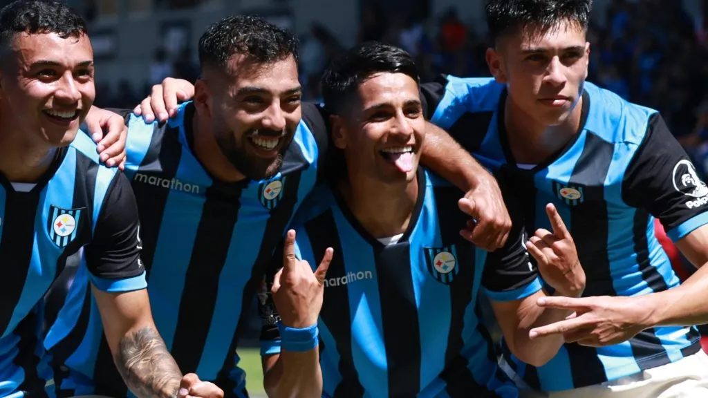 Brayan Garrido celebrando con el gesto de la U | Photosport