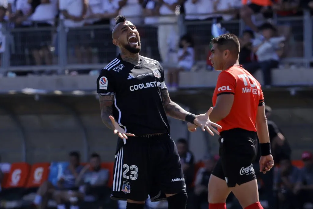 Arturo Vidal quedó así tras la caída alba en Talcahuano. (Javier torre/Photosport).