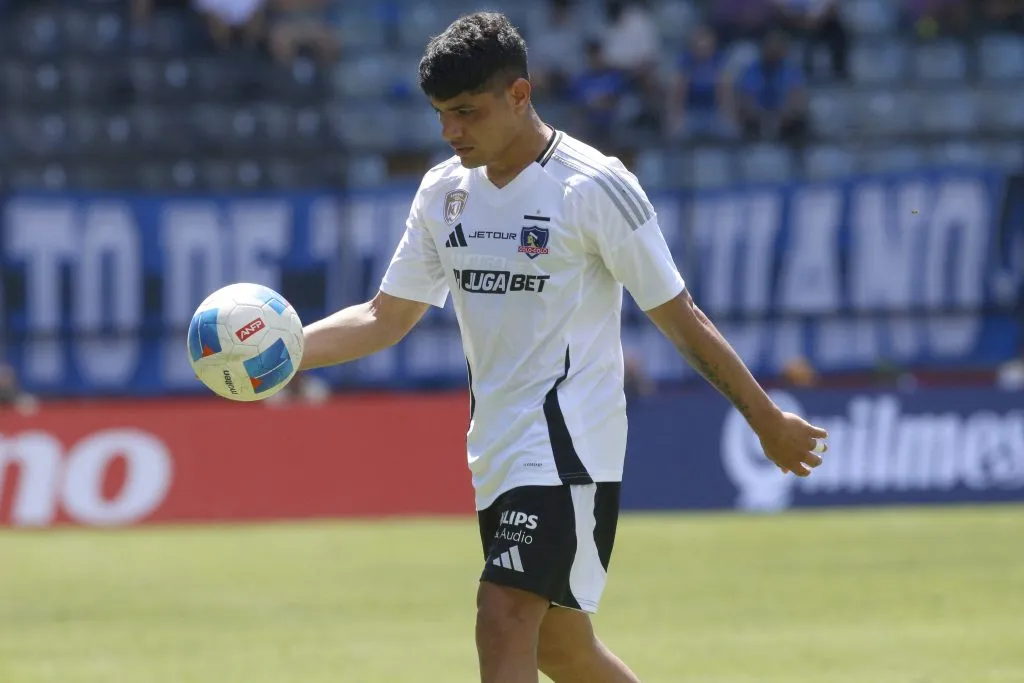 Claudio Aquino perdió la pelota que le dio el gol a Huachipato. Foto: Marco Vasquez/Photosport