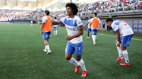 Eduard Bello le dio la victoria a Universidad Católica ante Deportes Iquique en la fecha 3 de la Liga de Primera 2025.