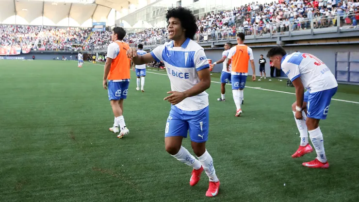 Eduard Bello le dio la victoria a Universidad Católica ante Deportes Iquique en la fecha 3 de la Liga de Primera 2025.