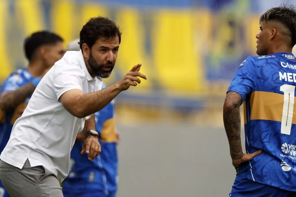 Gustavo Leal suma un empate ante Limache y dos caídas: una ante Huachipato y otra frente a Ñublense de local. (Andres Pina/Photosport).
