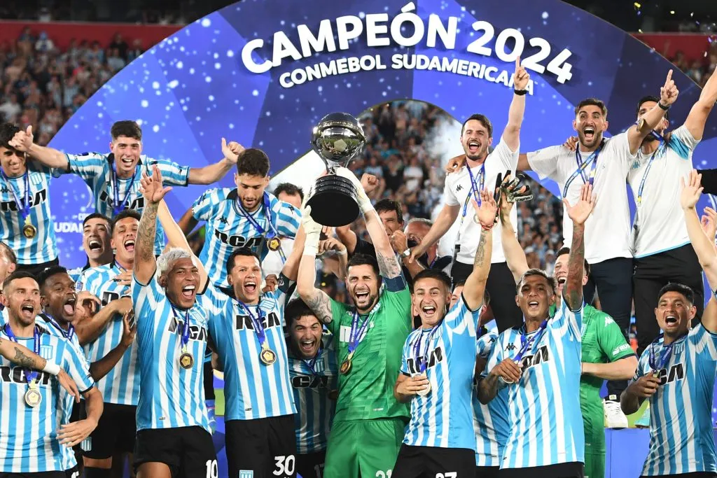 Racing Club de Avellaneda le ganó a Cruzeiro la final de la Copa Sudamericana 2024. (Christian Alvarenga/Getty Images).