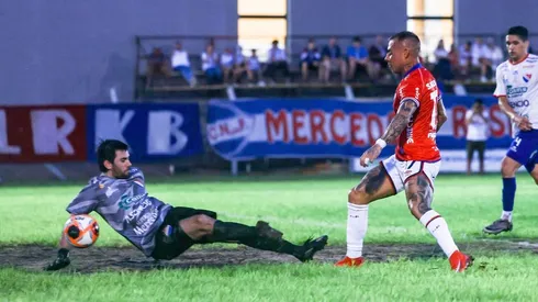 Eduardo Vargas anotó su segundo gol en Uruguay.