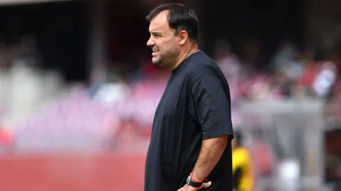 José Luis Sierra vive un mal momento en la banca de Unión Española.