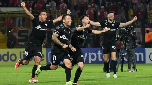 Jugadores de Iquique celebran su paso a la otra ronda de La Libertadores. Independiente Santa Fe.
