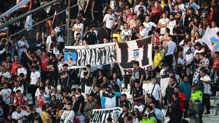 Hinchas de Colo Colo en el estadio de Alianza Lima.