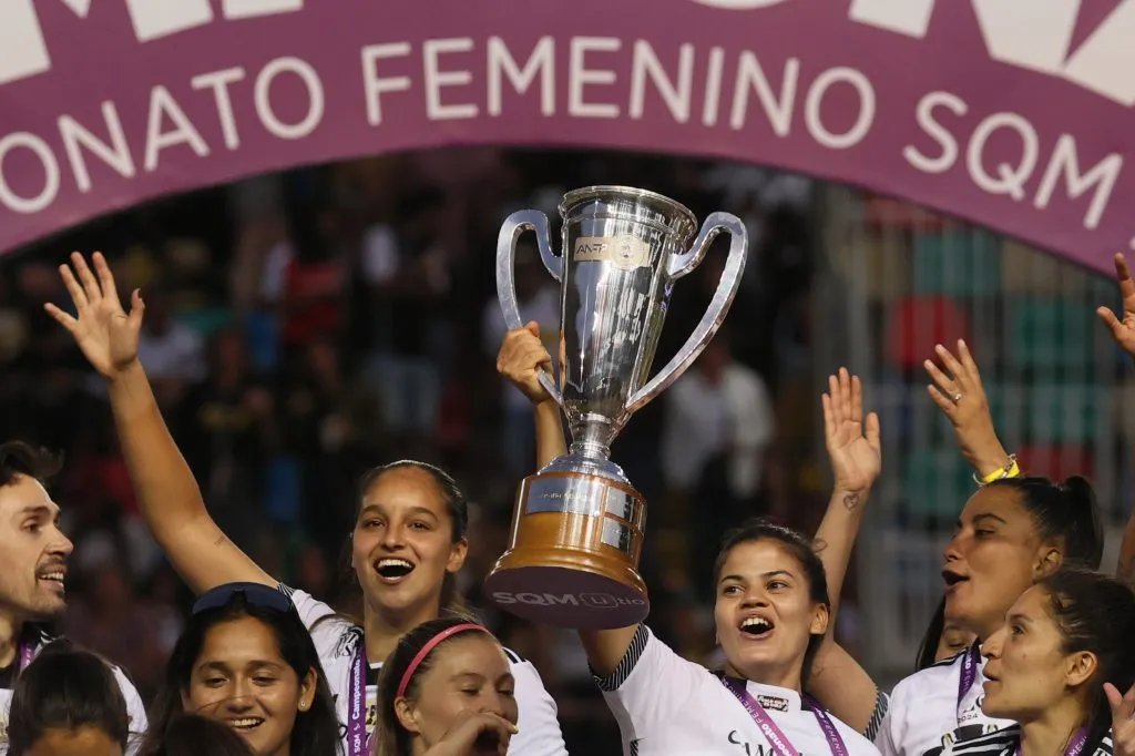 Colo Colo es el club a vencer en esta temporada, quienes buscan su cuarto título en fila. Foto: Photosport.