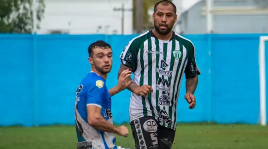 Gaspar Iñíguez en Deportivo Laferrere. (Captura).