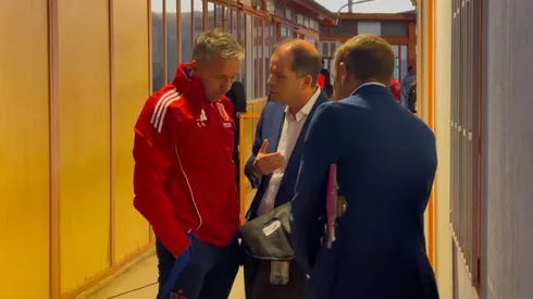 Alejandro Lorca tuvo una breve charla con Álvarez tras la derrota en El Salvador.