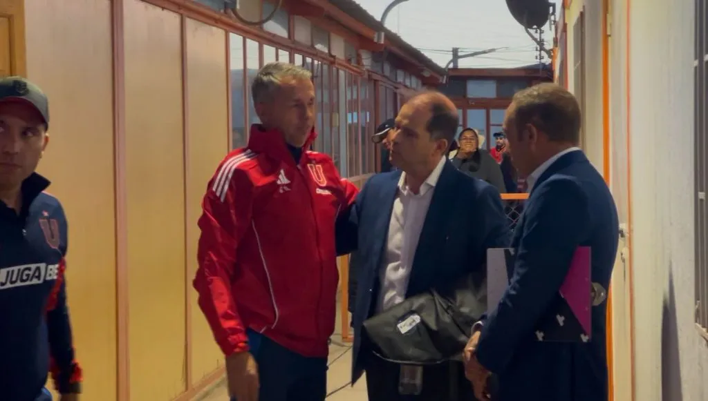 El momento de la conversación en el estadio El Cobre en El Salvador. Foto: Rayando el CDA.