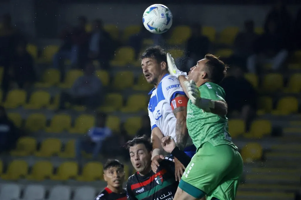 Sebastián Pérez eliminó a Universidad Católica y tuvo su venganza en la cancha. Foto: Photosport.