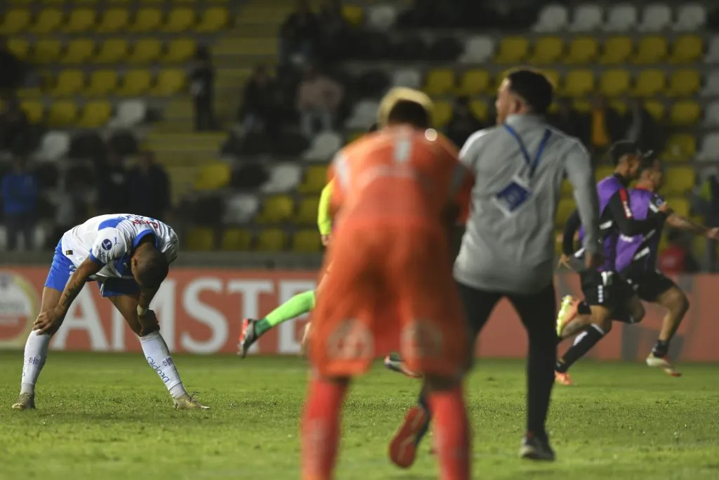 Branco Ampuero falló el penal decisivo. Se lo atajó Sebastián Pérez. (Alejandro Pizarro/Photosport).