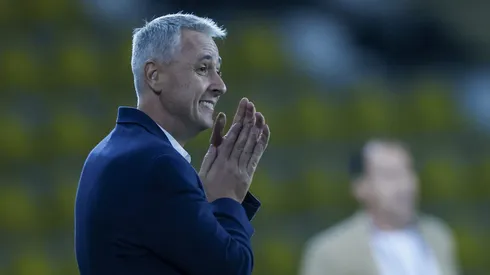 Tiago Nunes quedó en la cuerda floja en la Católica