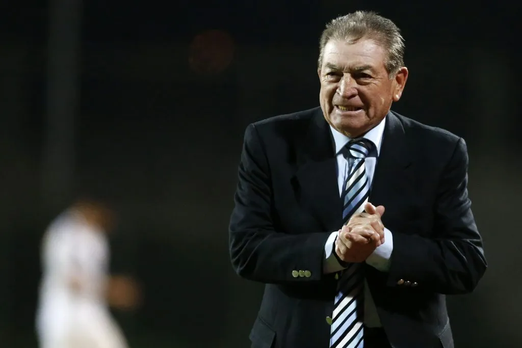 Clavito Godoy recibe la ayuda del fútbol chileno.