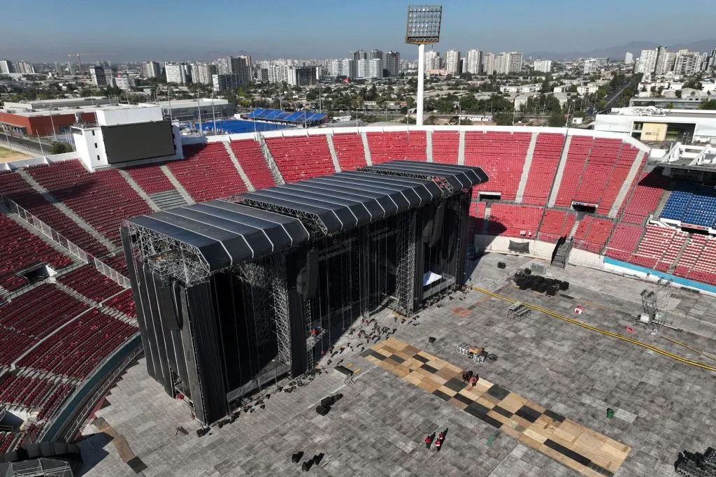 El escenario de Shakira que hizo ceder el terreno del Estadio Nacional.