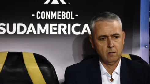 Tiago Nunes vive horas claves en Católica