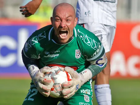Leyenda en el arco de la UC rechaza el arribo de Darío Melo