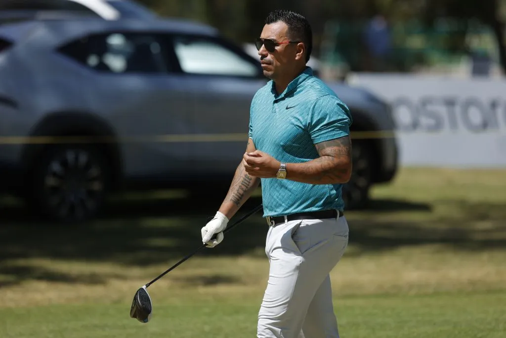 Esteban Paredes también participó del torneo de golf