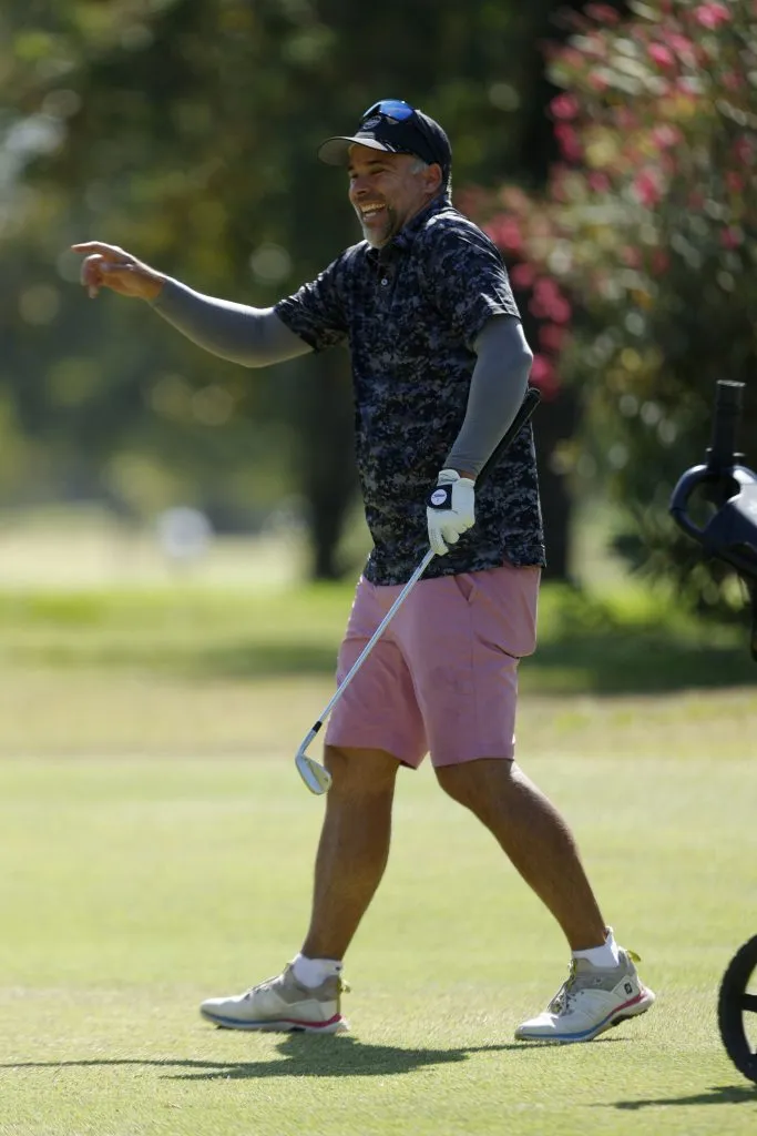 Fernando González dejó la raqueta de lado y la cambió por el palo de golf