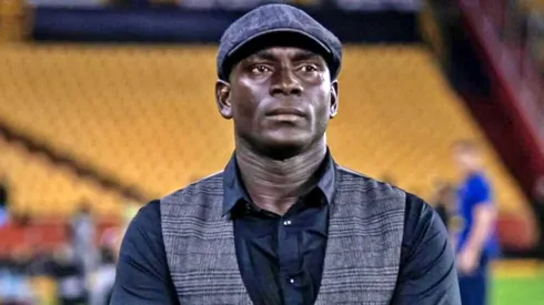 Segundo Alejandro Castillo volvió a romperla toda con su vestimenta.