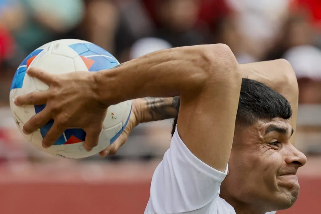 Los laterales de Aquino han sido una novedad en el fútbol chileno que se ha copiado mucho