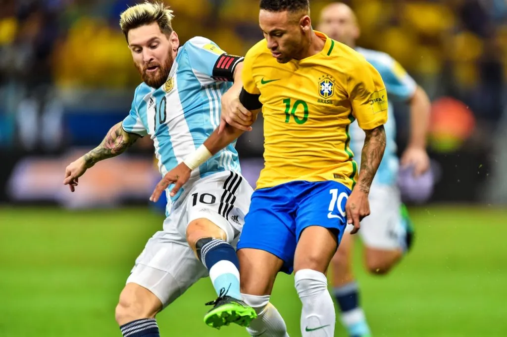 Neymar volverá a enfrentar a Lionel Messi por Eliminatorias con Brasil (Getty Images)