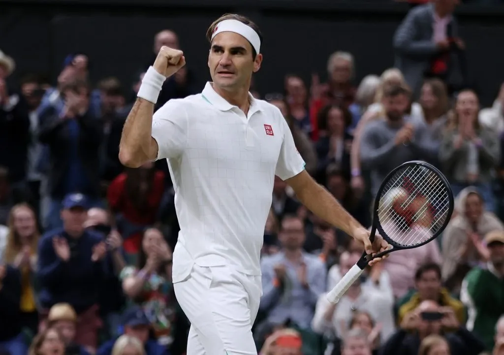 Roger Federer celebra un punto de partido en Wimbledon 2021 (Getty Images)