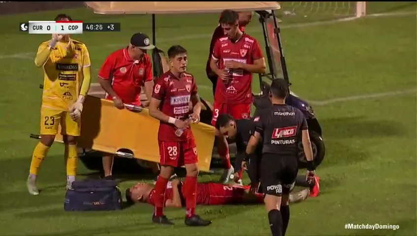 Marcelo Filla se tiró al piso después de algunos minutos con dolor. (Captura TNT Sports).