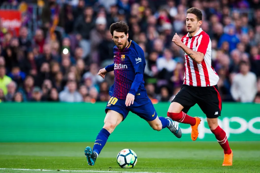 Saborit persigue a Messi en el Camp Nou, jugando por Athletic de Bilbao