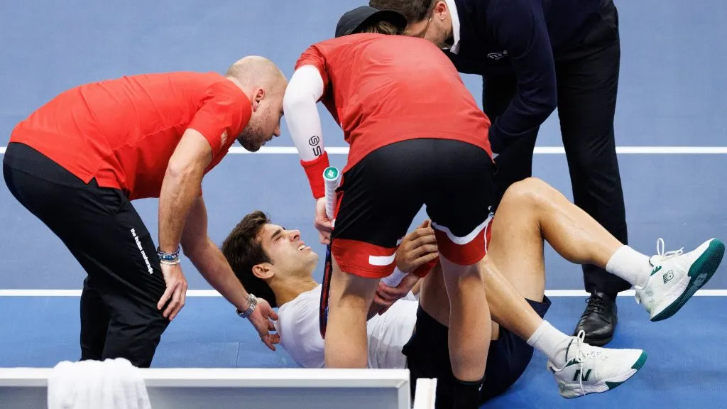 Garin yace en el piso tras el golpe que le dio Bergs