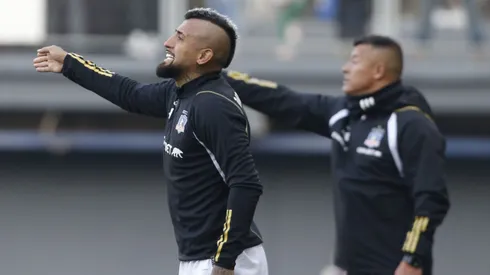 Almirón descarta a Vidal ante Everton