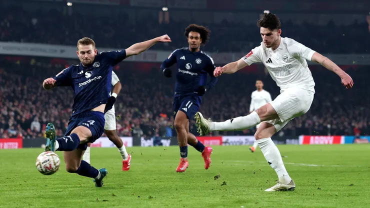Declan Rice y Matthijs de Ligt en el último juego entre Arsenal y Manchester United en la FA Cup.