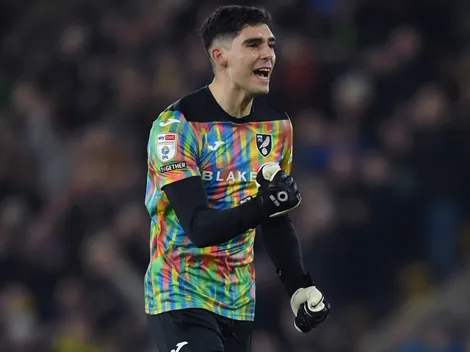 Mientras Gareca lo borra de La Roja: Debuta como titular en Inglaterra