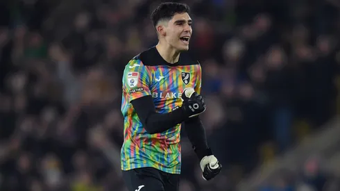Vicente Reyes debutó como titular en Norwich City.