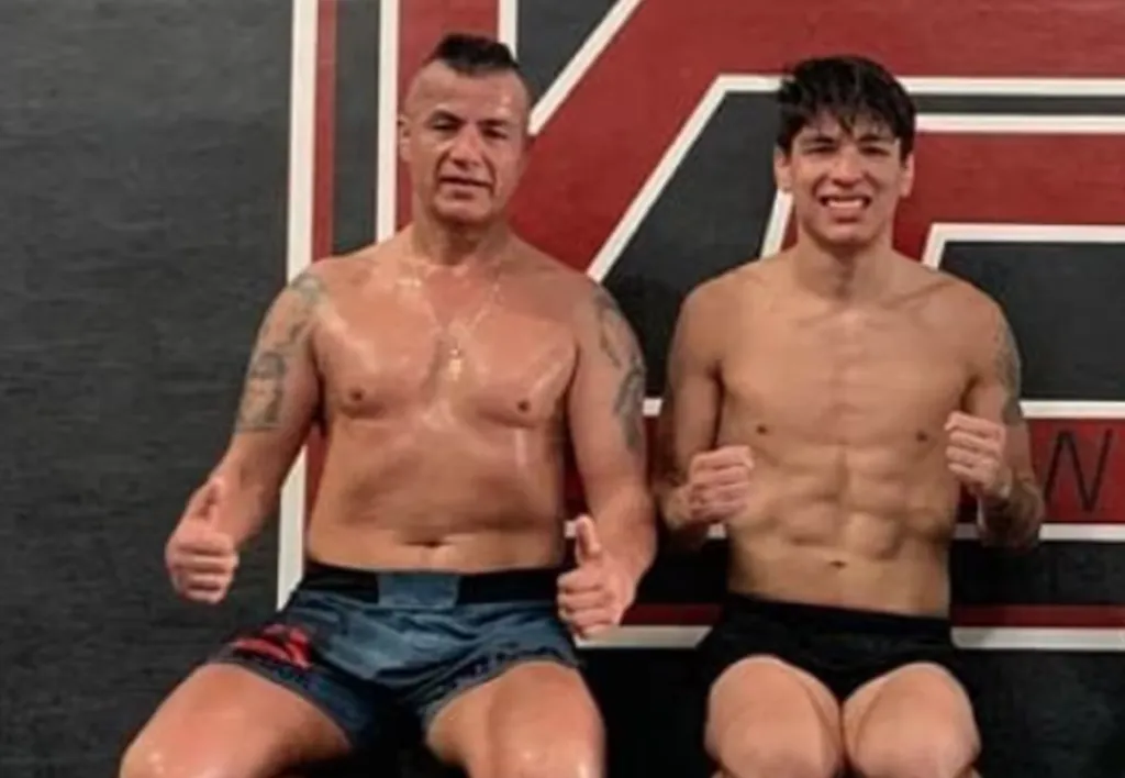 Manuel Bahamondes, junto con su hijo Ignacio “Jaula” Bahamondes.