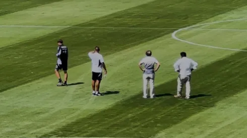 En Colo Colo revisaron la cancha del Estadio Monumental antes del partido con Everton.