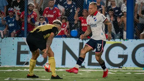 Eduardo Vargas ya suma minutos y goles con Nacional de Uruguay.