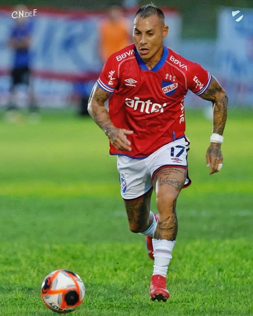 Eduardo Vargas ya recibe críticas por su físico en Uruguay (Nacional)