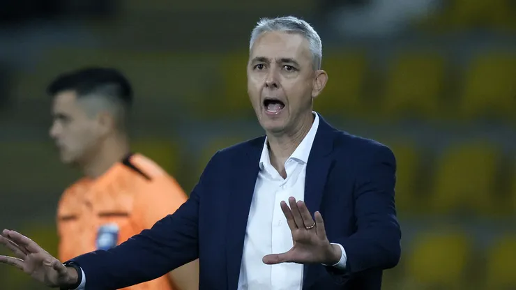Históricos cruzados piden la salida de Tiago Nunes ya.