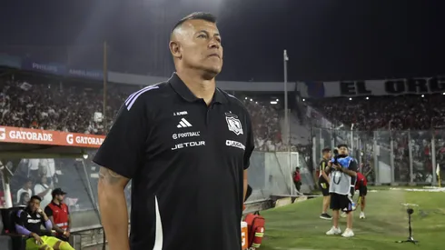 Jorge Almirón fue besado en la previa del duelo ante Everton.