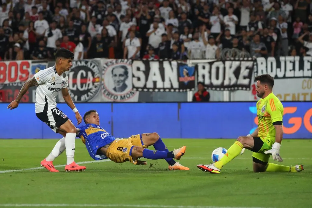 Fernando de Paul en acción ante Everton. (Jonnathan Oyarzun/Photosport).