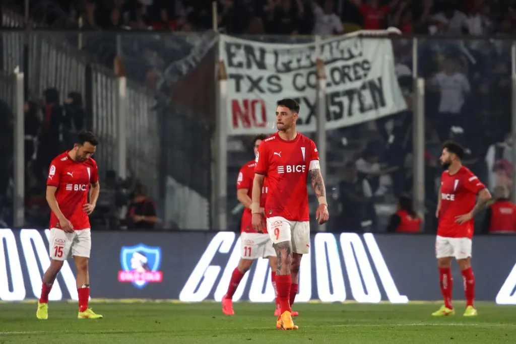 Universidad Católica busca opciones para jugar ante Colo Colo. Foto: Jonnathan Oyarzun/Photosport