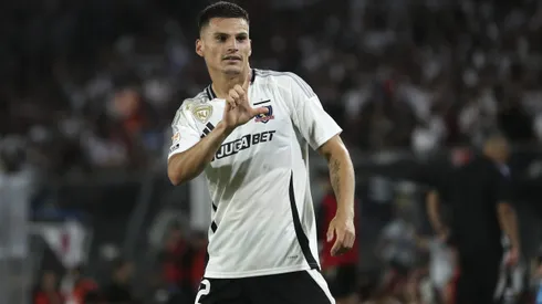 Lucas Cepeda celebrando en Colo Colo.